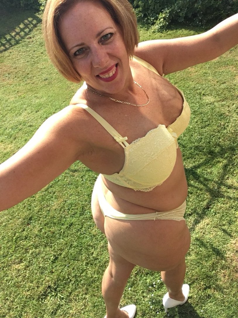 Curvy Claire in a swimsuit