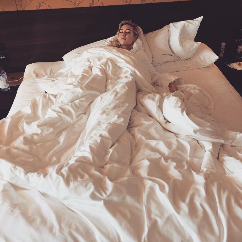 Vanessa Kirby naked lesbian