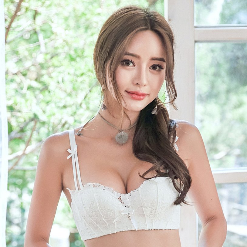 Cherish model Liliana