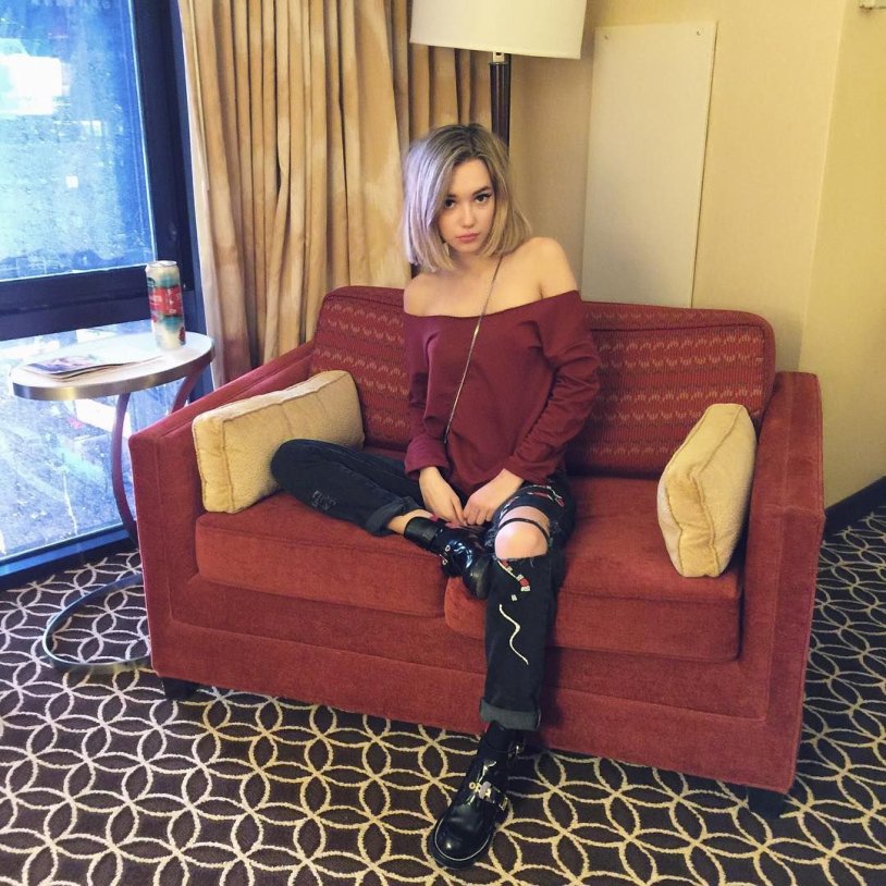 Sarah Yarkin in a swimsuit without photoshop