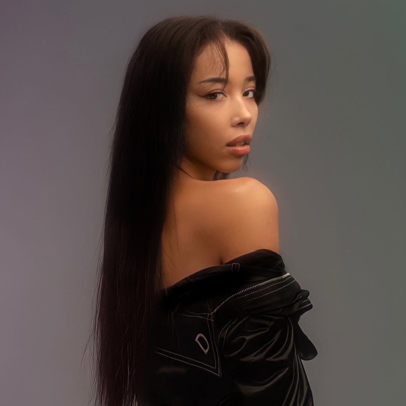 Felicity Hill in leggings