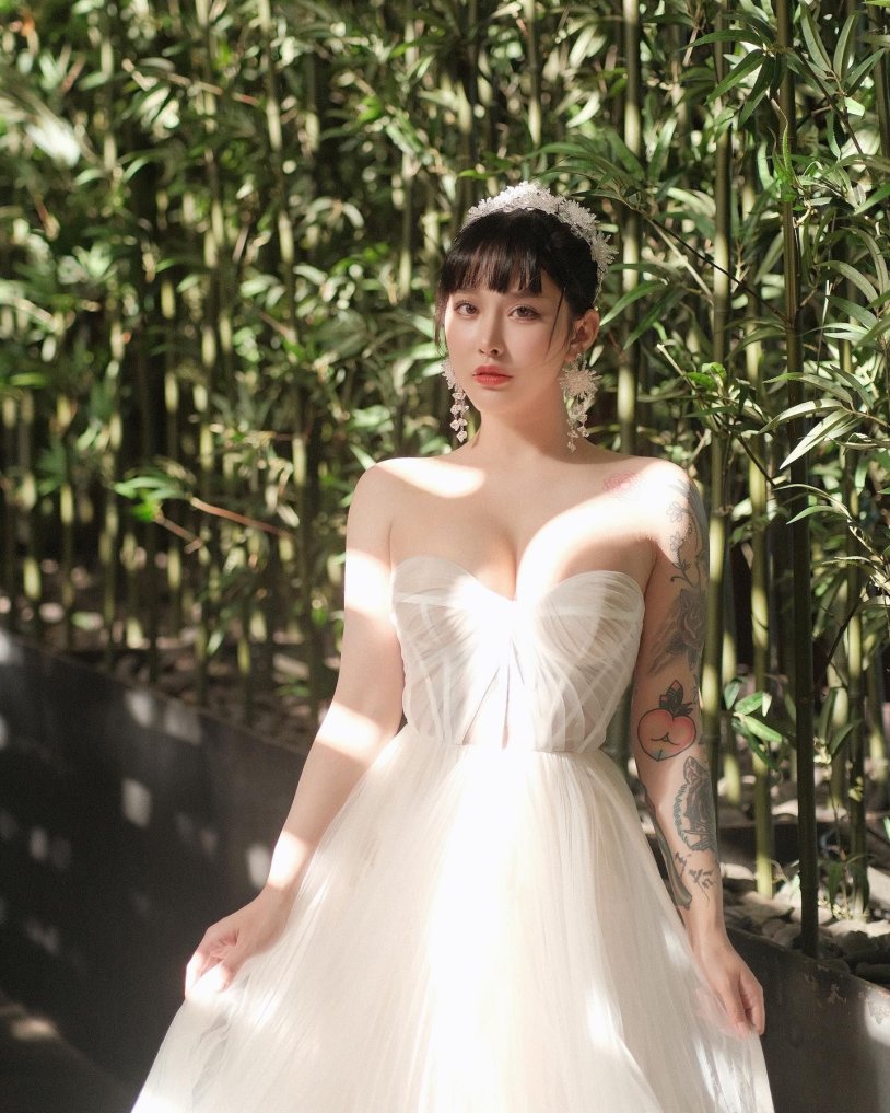 Songyuxin hitomi back