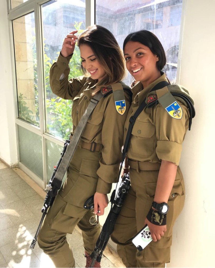 Israel Girls with weapons