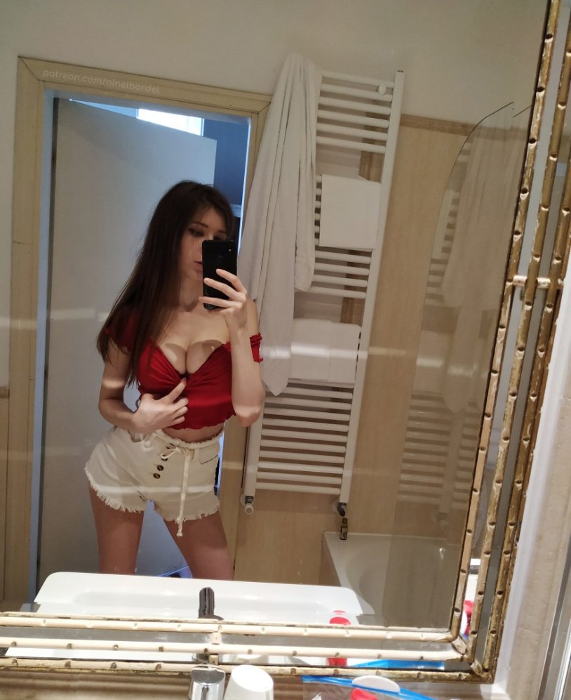 Arya Stark actress in a swimsuit