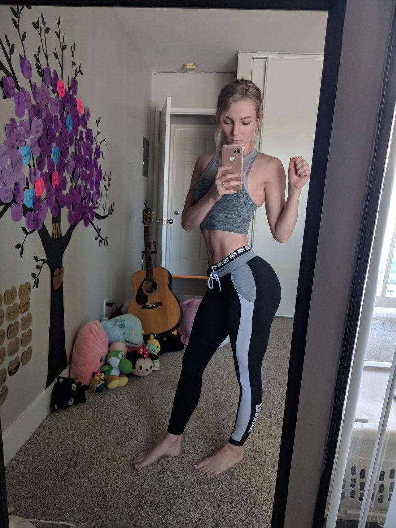 Stpeach lisa selfie