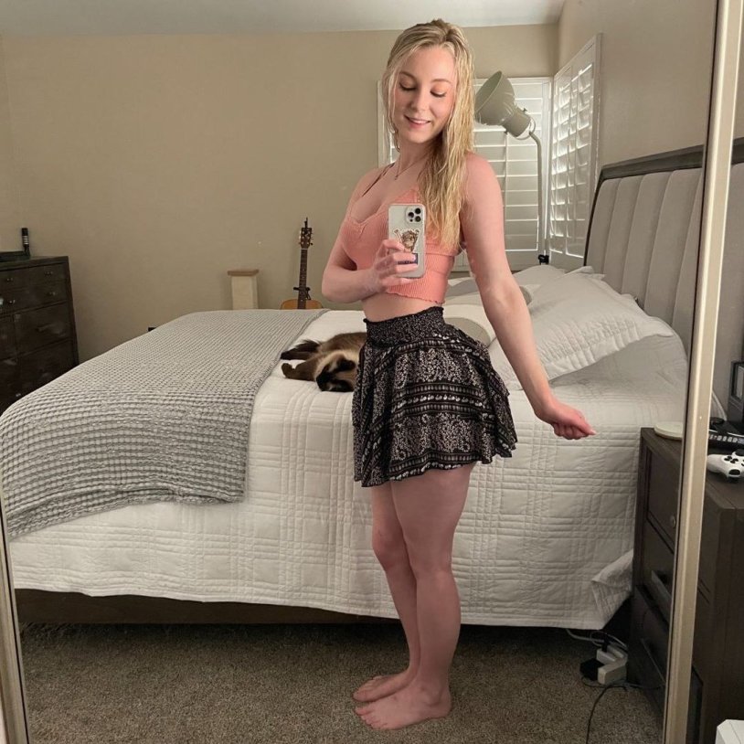 Stpeach lisa selfie