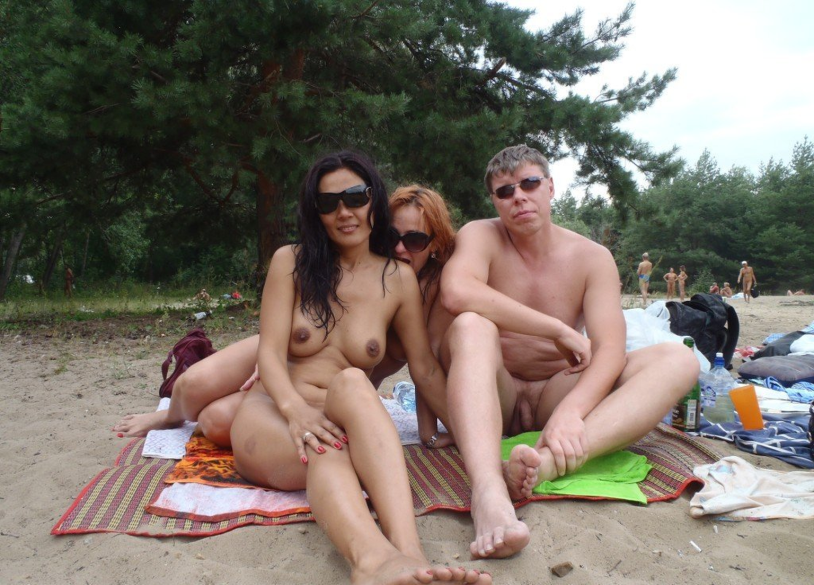 Women private nude on the beach