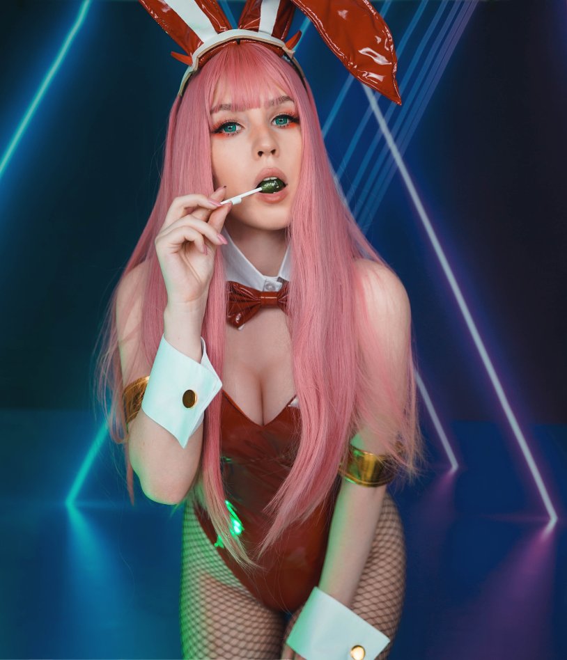 Cosplay Bunny Zero Two