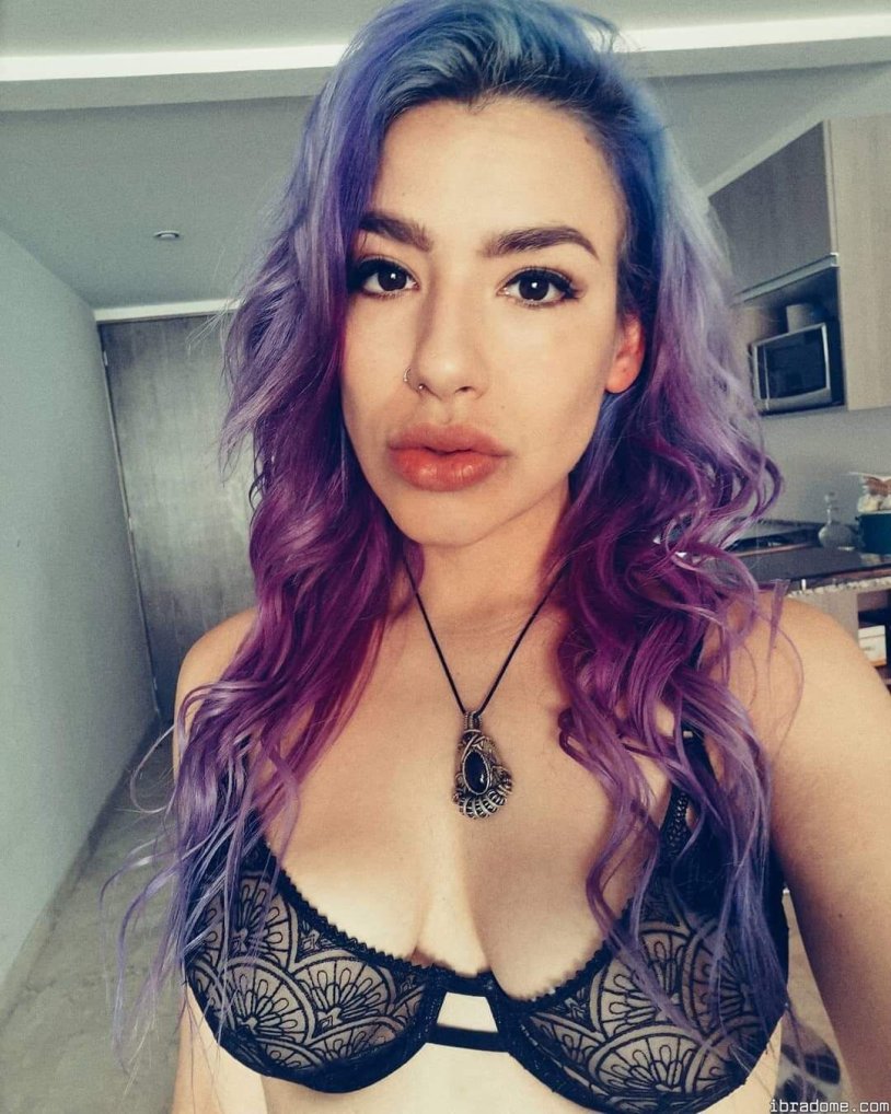 Alice and Marseille watch a movie