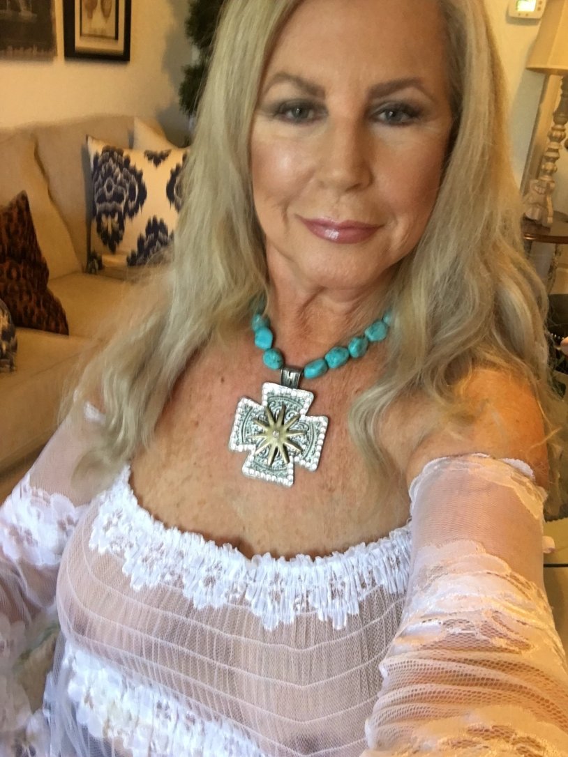 Old women without complexes