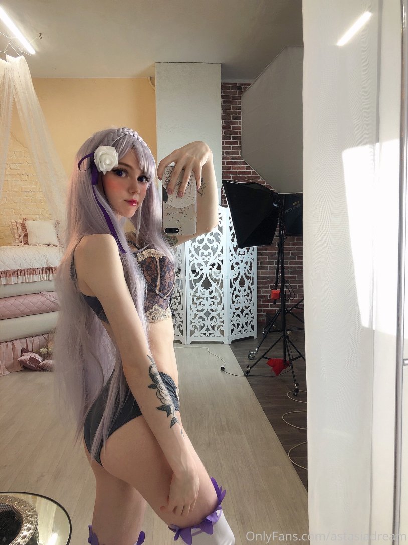 Astasiangel plums masturbation