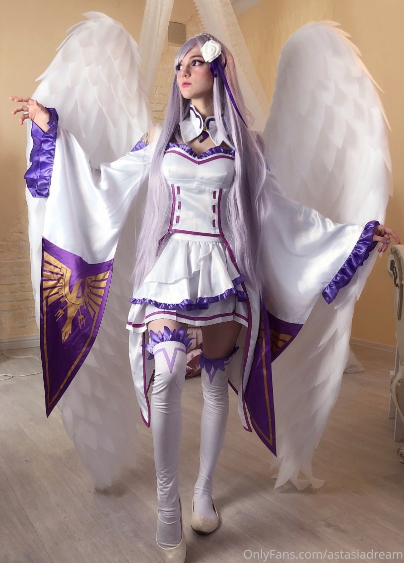 Emilia resero cosplay