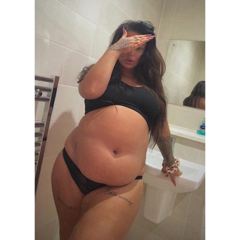 Goddess Shar Curvage feeding