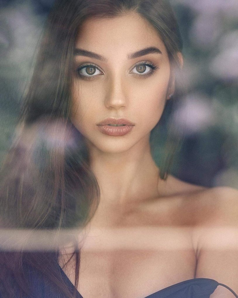 Maja Strojek Professional Facial Photo 4k