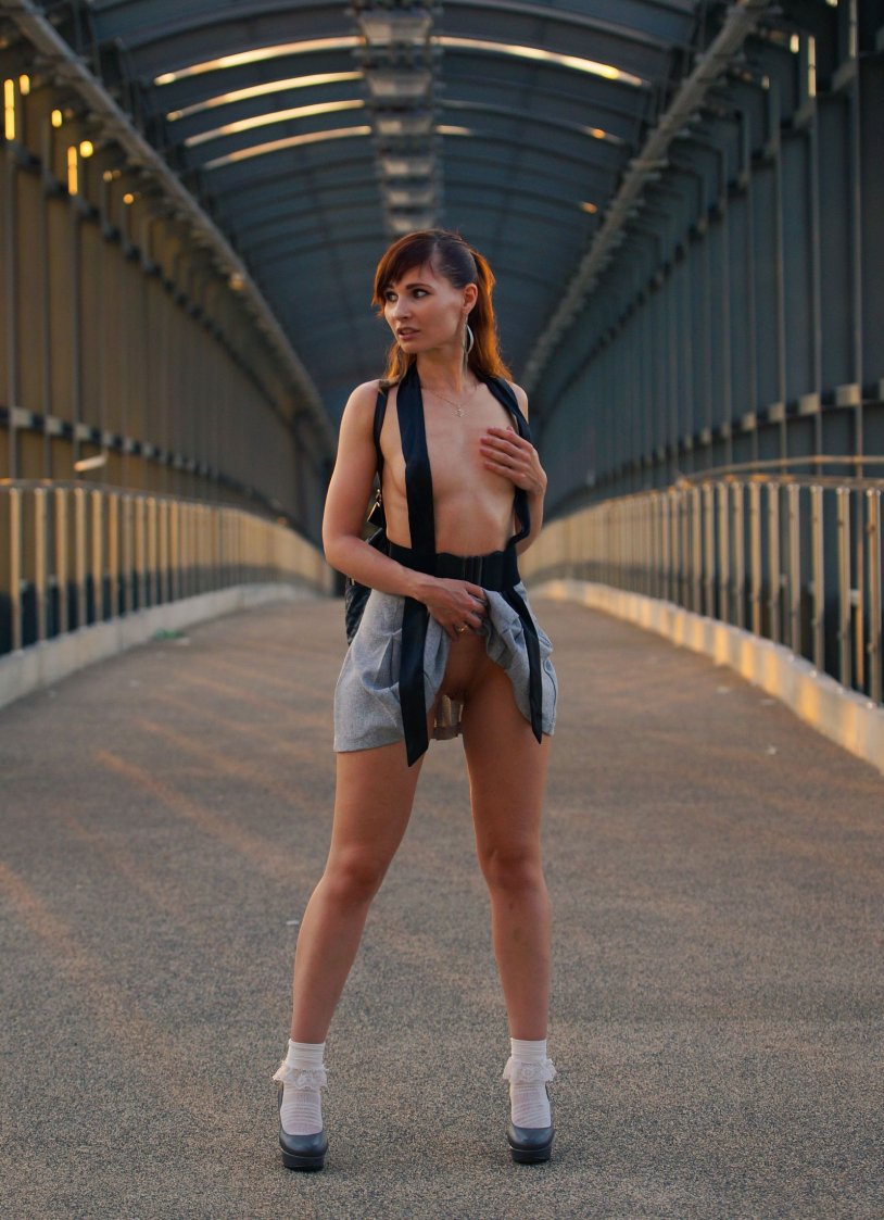 Jenny Smith without panties in the park