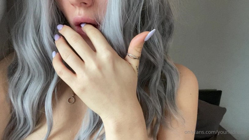 Model Ariel Arilaviee Naked Propes