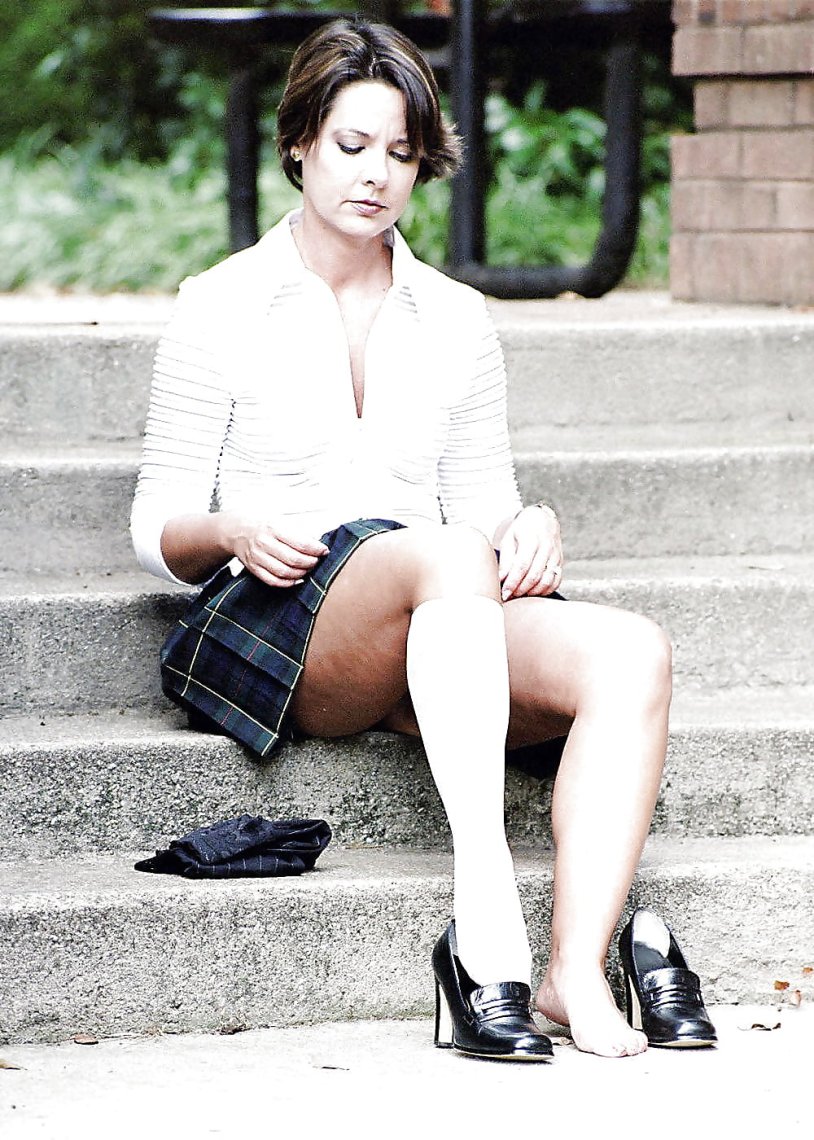 Beautiful mature naked brunette sitting