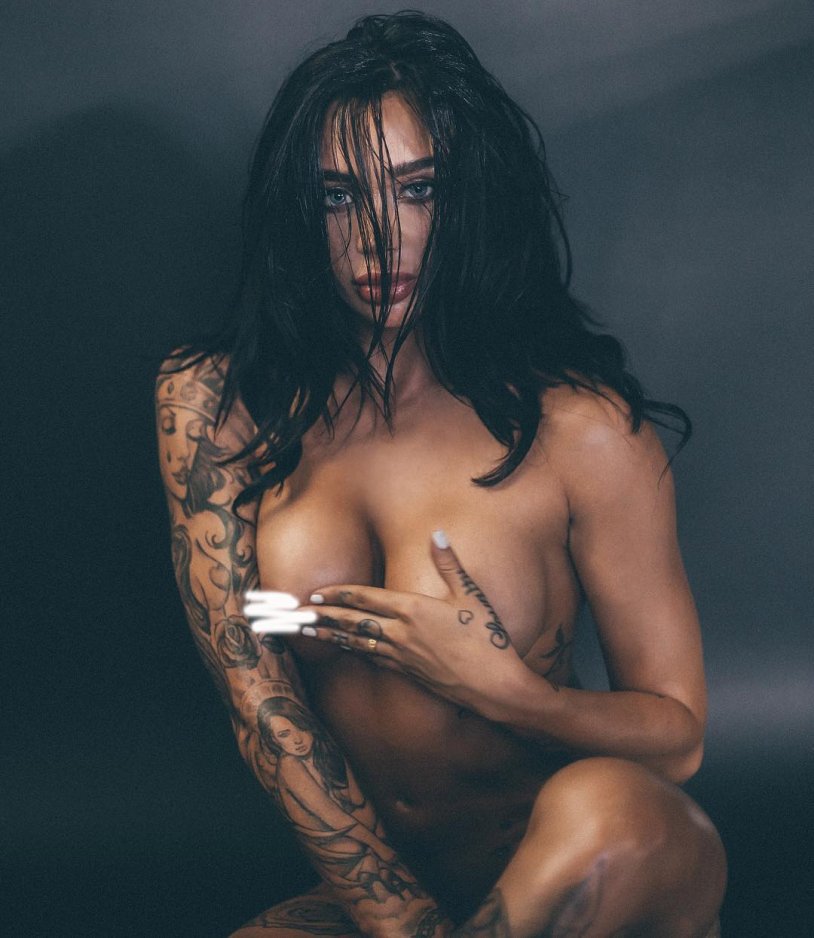 Mercedes Edison Model Naked