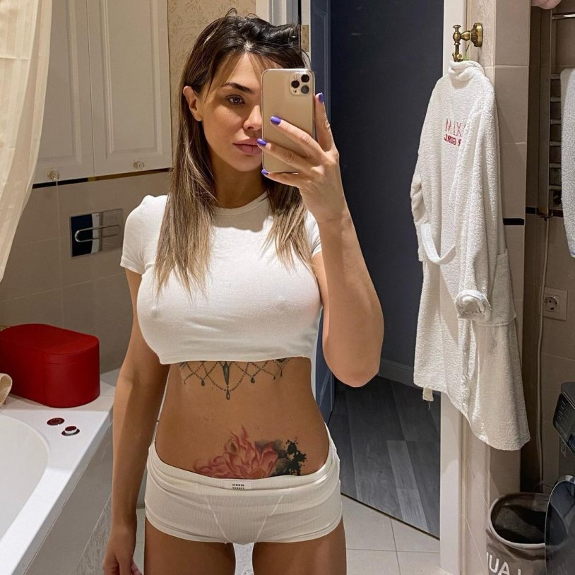 Karina Istomin in linen