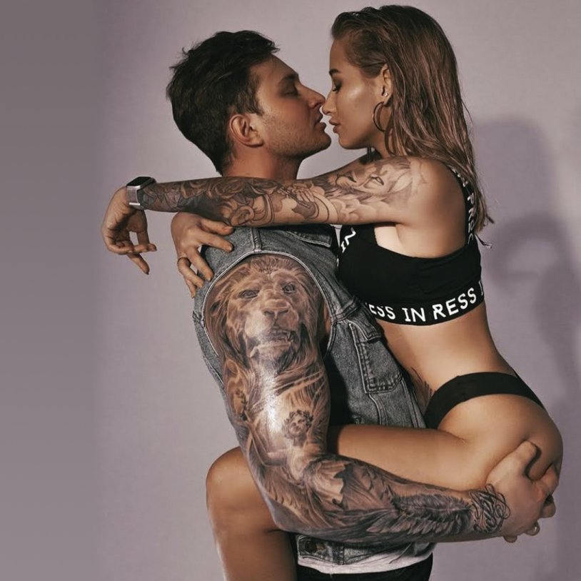 Alexis Ren Figure Talia