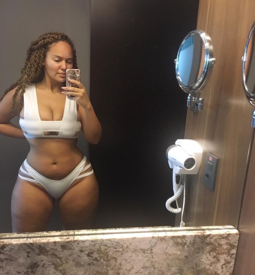 Model plus Pamela Alexandra. Porno