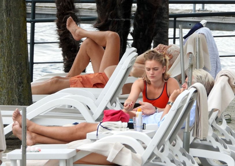 Alici Agneson photo without panties