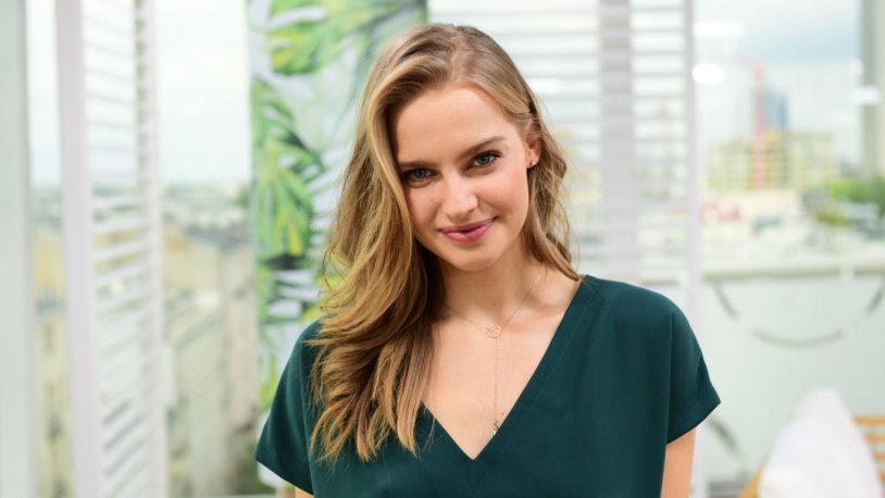 Actress Carolina Pisarek naked