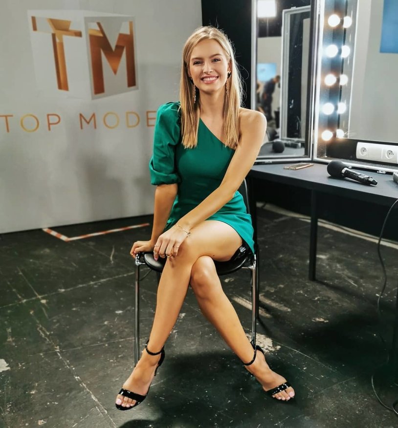 Actress Carolina Pisarek Hot