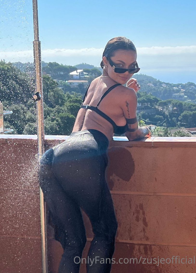 Zusjeofficial breasts