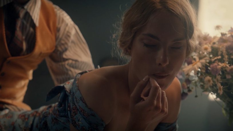 Naked lesbian Beatrice C & Vanda B