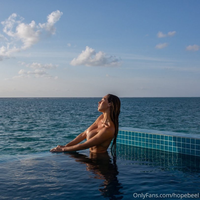 Model Hope Beel Naked