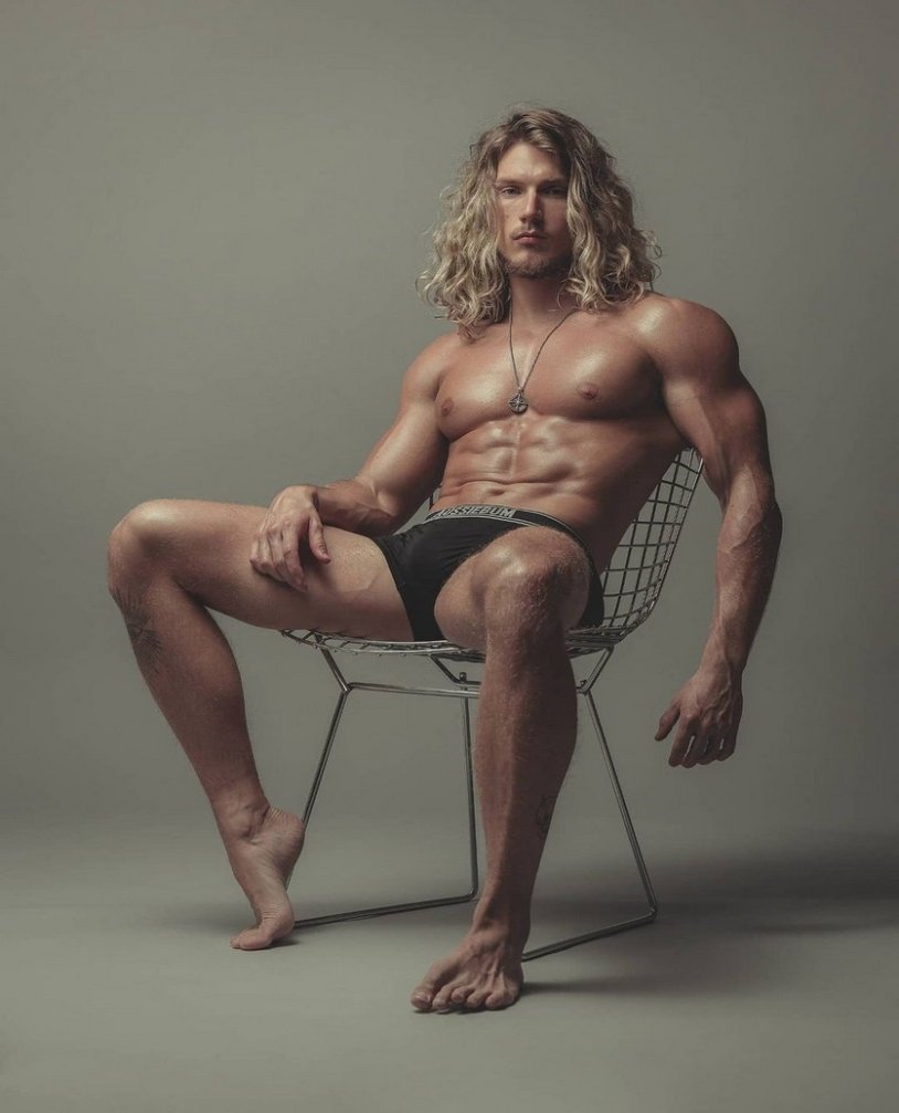 Naked Brandon Flynn without panties