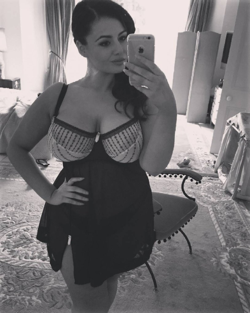 Sophia adams plus size model Height weight