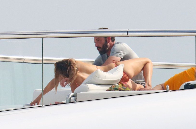 Lopez and Affleck 2021 on a yacht