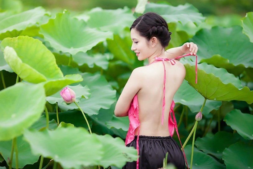 Kira Lotus in a swimsuit