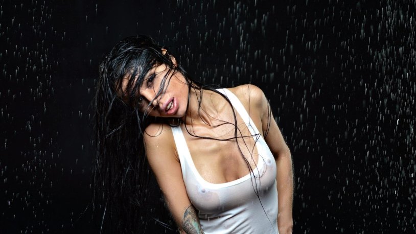 Angelina Jolie in a wet T -shirt