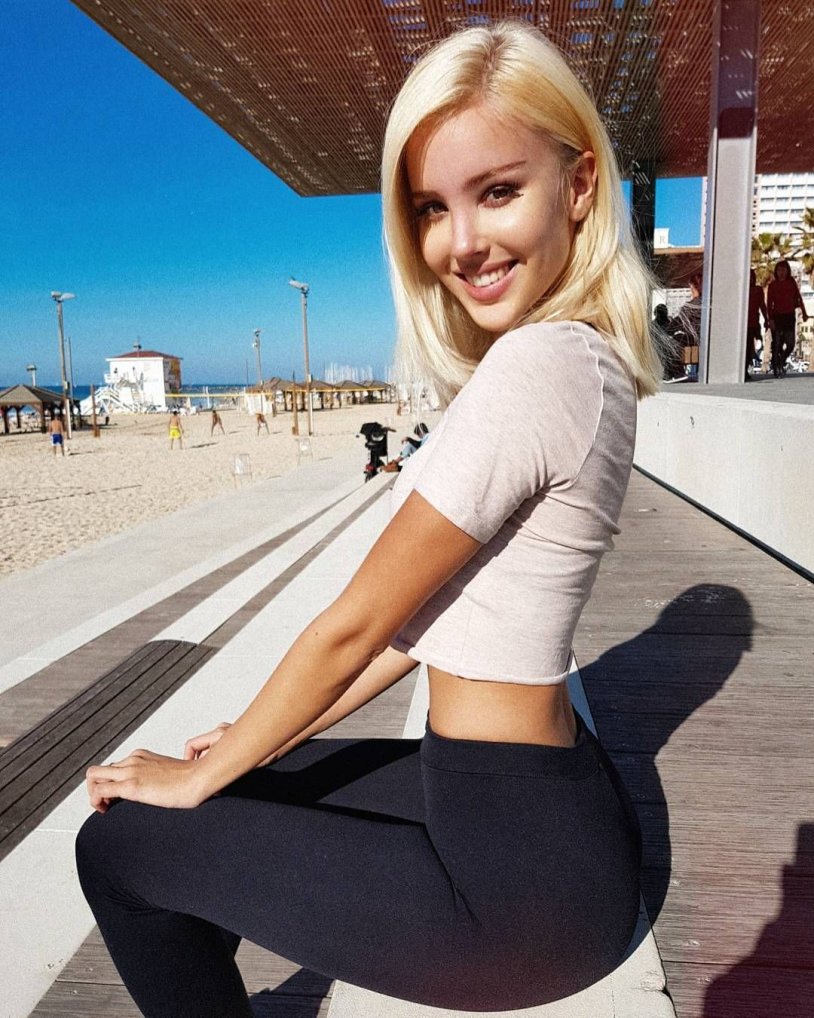 Maria Domark in Leggings