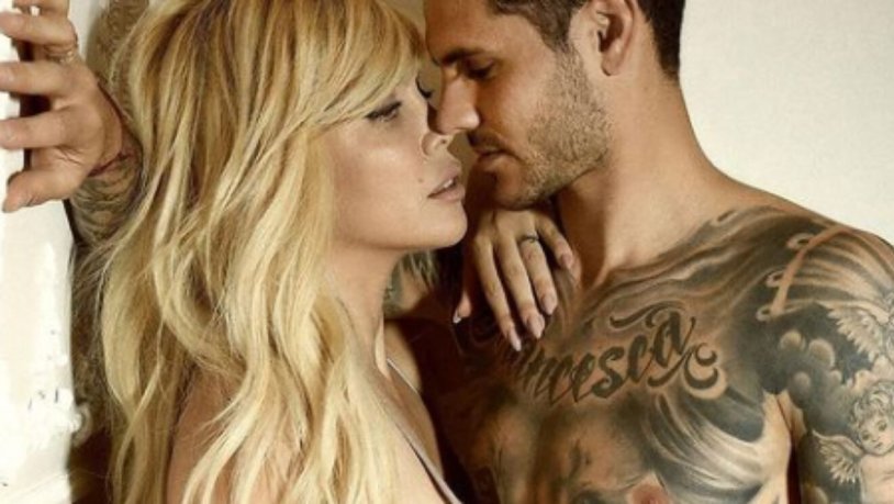 Mauro Icardi on the background of the Eiffel Tower