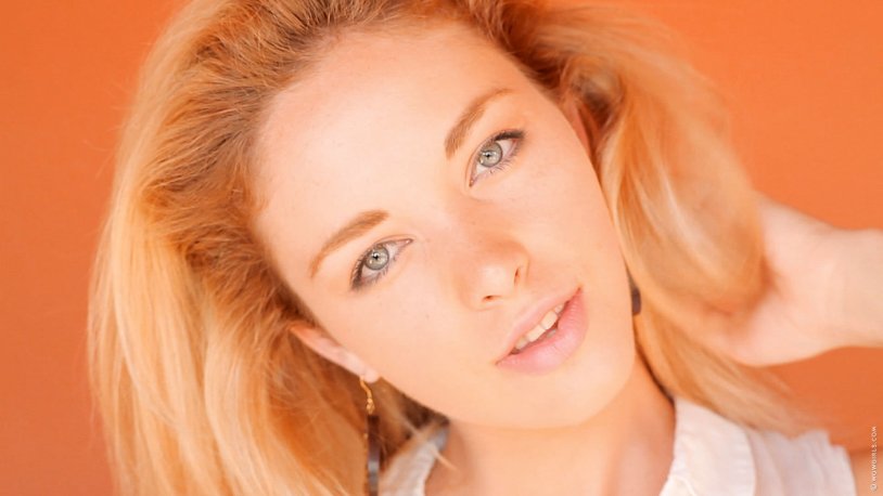 WowGirls Actress on the Strazik eyelash