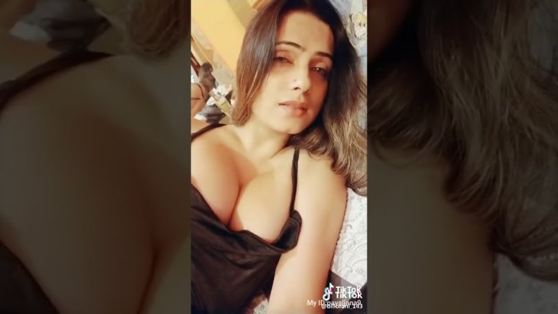 Sexy brunette with TIK current