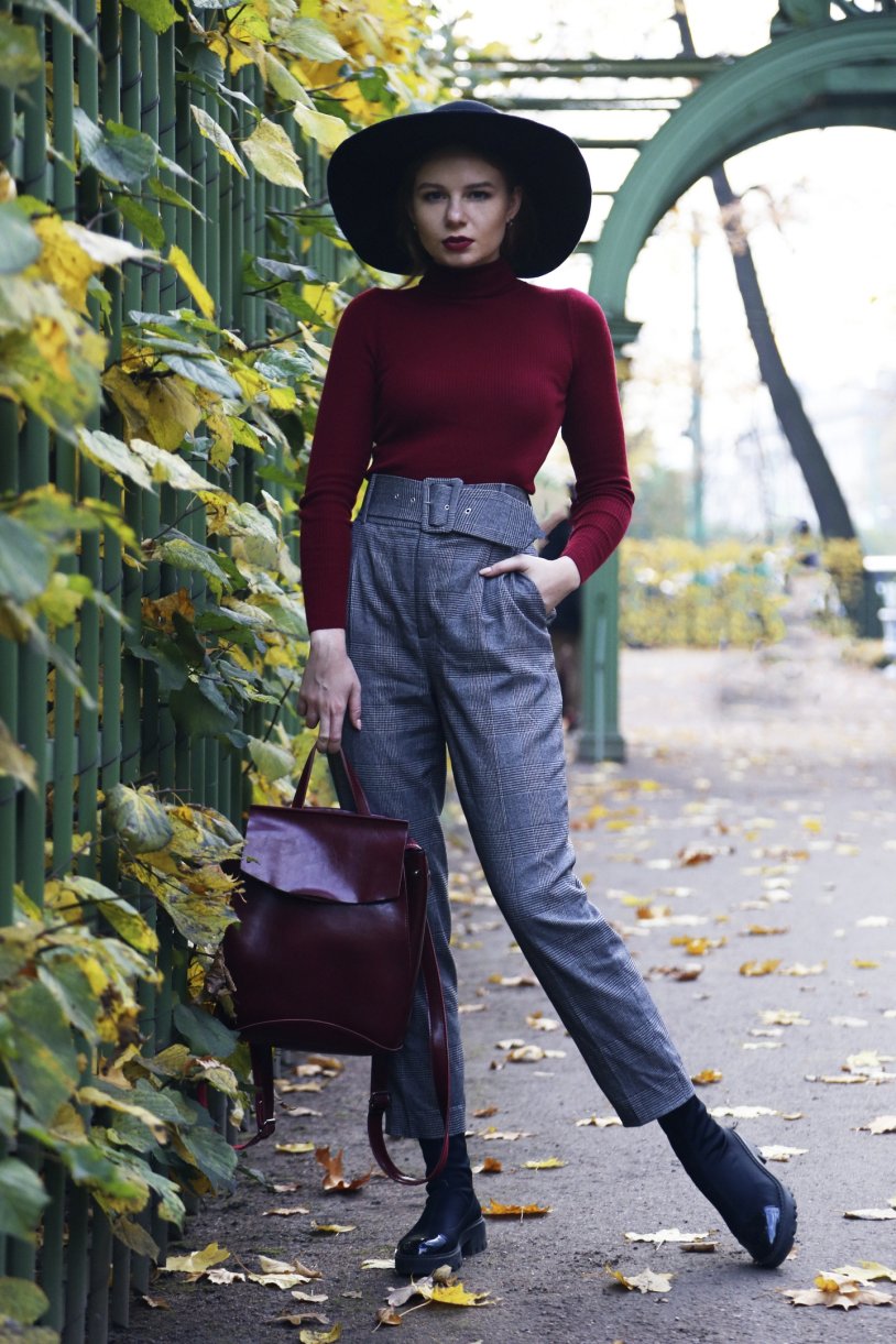 Classic trousers in a cage