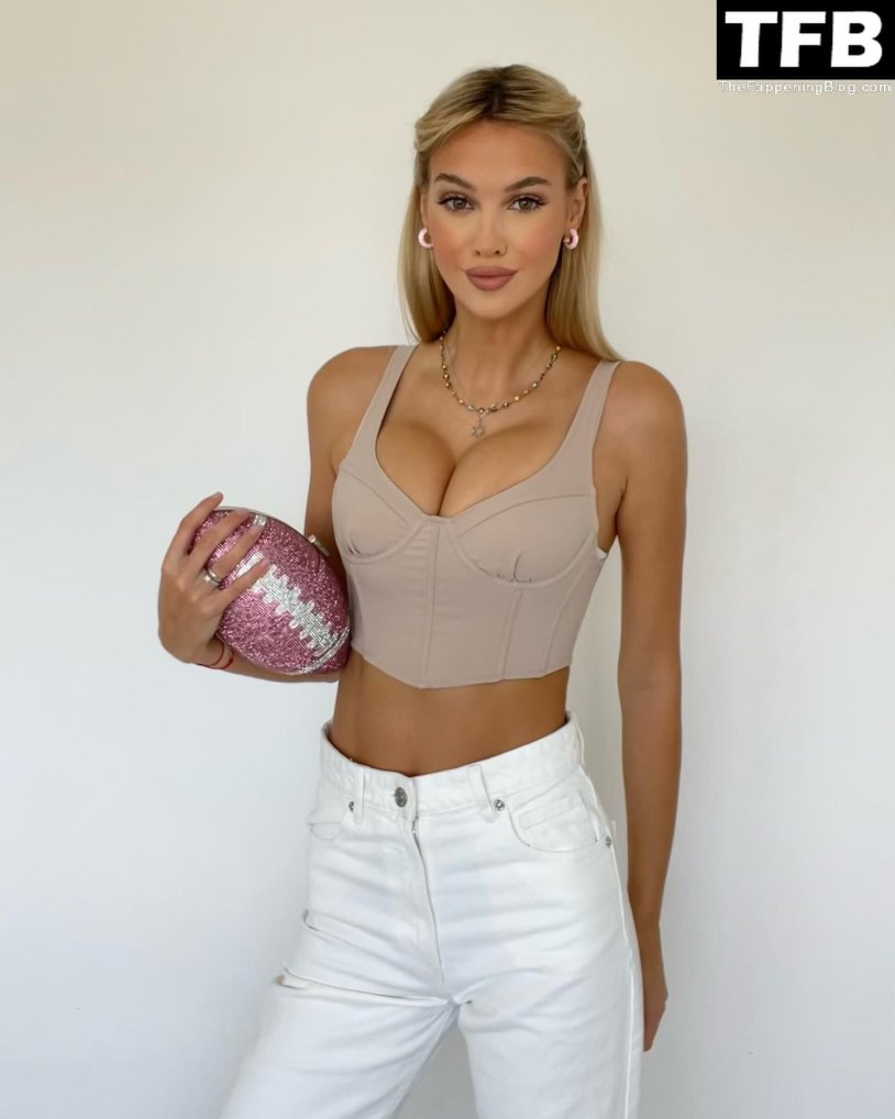 Sports girls beautiful in the morning