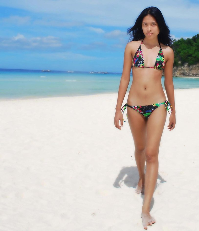 Girls Filipins on the beach