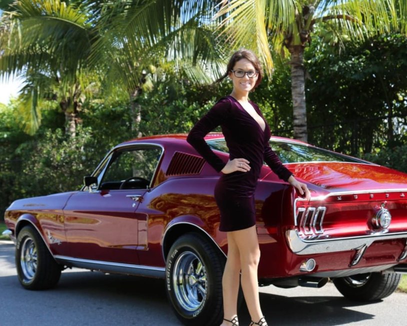 Ford Mustang 1967 Girls