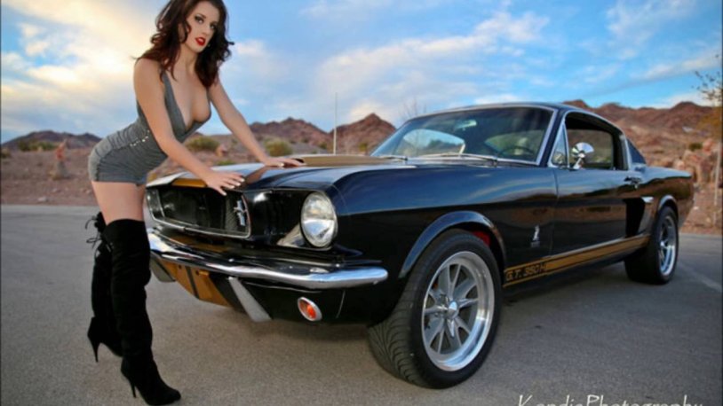 Ford Mustang 1969 Eleanor with a girl