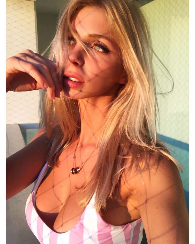 Romina malaspina plums