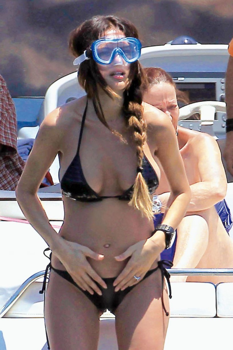 Romina Mondello is naked