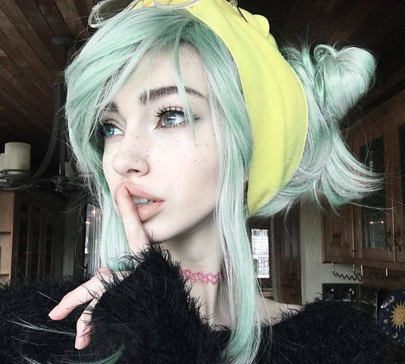 Sarah Marie Karda with green hair