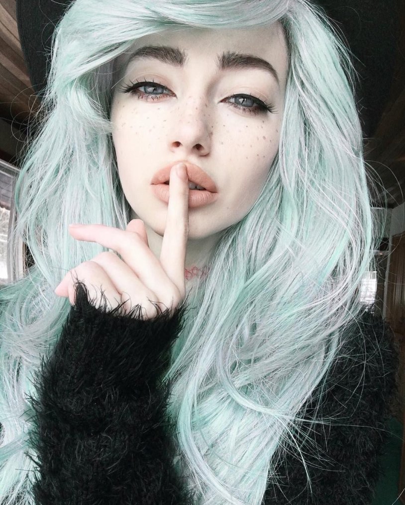 Sarah Marie Karda with green hair