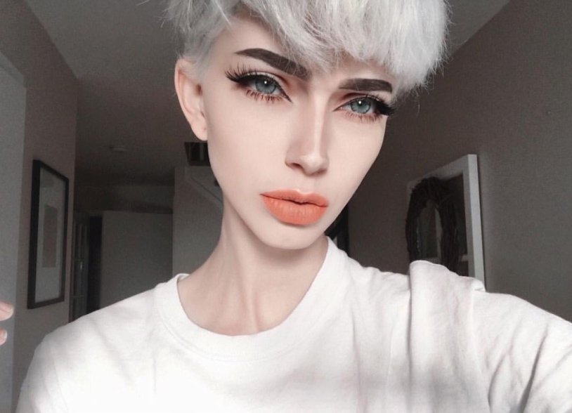 Sarah Marie Karda without makeup